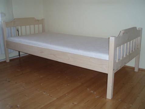 Dětská postel DOMINIK z masivu