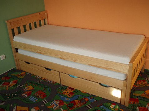 Dětská postel RADKA s přistýlkou a úložnými prostory z masivu