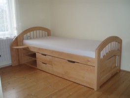 Dětská postel JAKUB s integrovaným úložným prostorem + KAPSÁŘ ZDARMA
